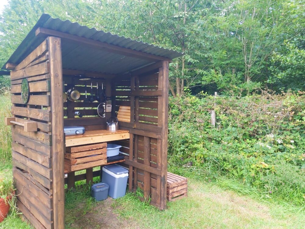 camp kitchen, glamping, upcycling, pallet kitchen